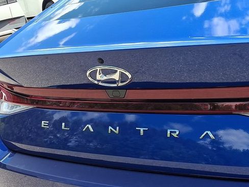Used 2023 Hyundai Elantra SEL FWD image 33