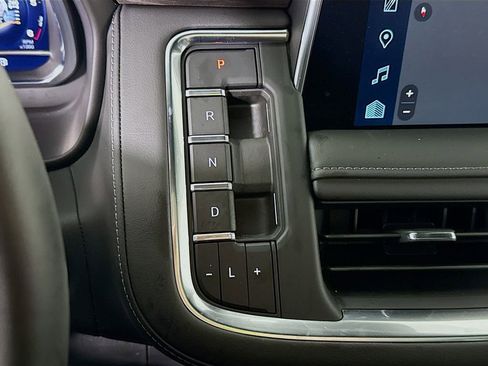 Used 2024 Chevrolet Suburban Z71 w/ Z71 Off-Road Package image 10