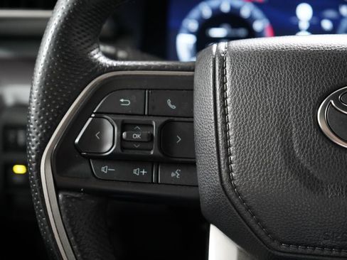 Used 2025 Toyota Tacoma TRD Off-Road AWD/4WD image 12