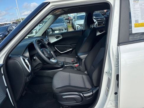 Used 2025 Kia Soul LX w/ LX Technology Package FWD image 24