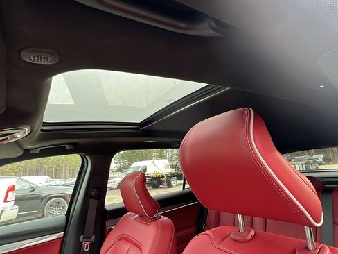 Used 2024 Jeep Wagoneer Launch Edition image 19