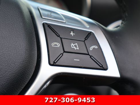 Used 2013 Mercedes-Benz SLK 350 image 22