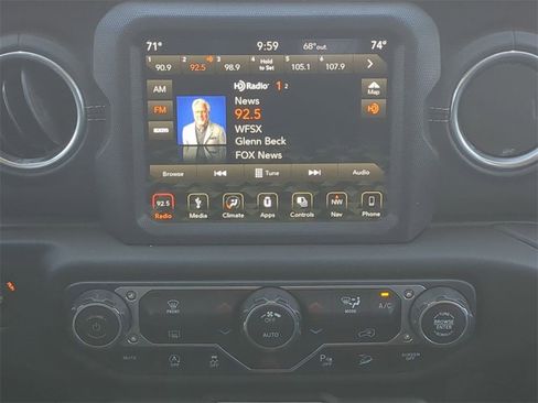 Used 2018 Jeep Wrangler Unlimited Sahara image 19