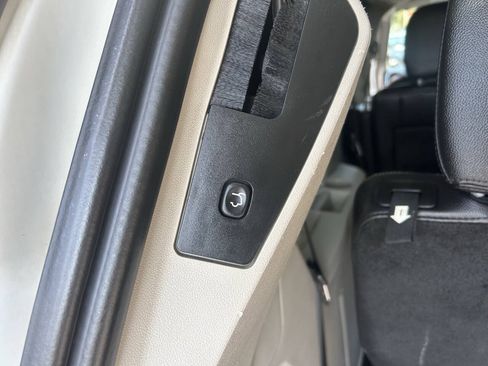 Used 2014 Chrysler Town & Country Touring FWD image 24