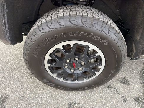 Used 2025 Toyota Tacoma SR5 image 11