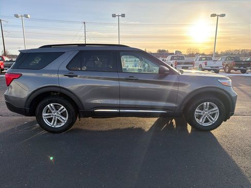 Used 2024 Ford Explorer XLT w/ Equipment Group 202A image 6