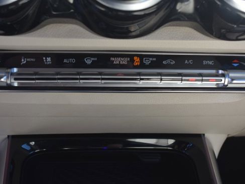 Used 2022 Mercedes-Benz GLB 250 4MATIC image 28