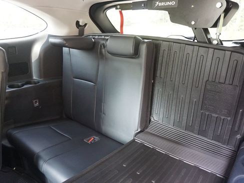 Used 2023 Toyota Highlander Platinum FWD image 18