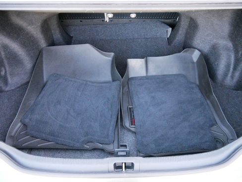 Used 2013 Toyota Camry LE image 18