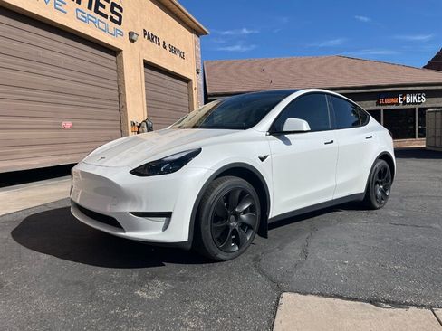 Used 2024 Tesla Model Y Long Range RWD image 8