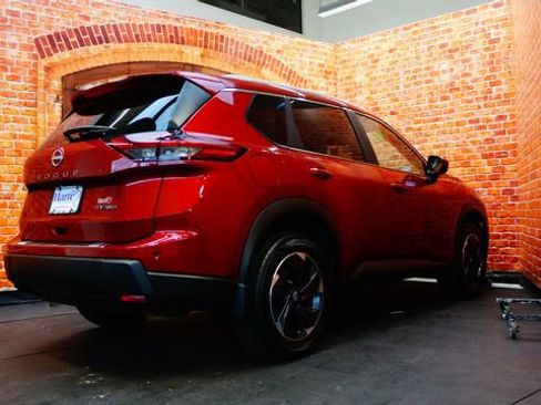 Certified 2024 Nissan Rogue SV w/ SV Premium Package AWD/4WD image 7