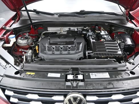 Used 2019 Volkswagen Tiguan SE w/ Panoramic Sunroof Package image 10