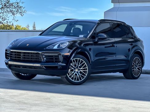 Used 2023 Porsche Cayenne image 1