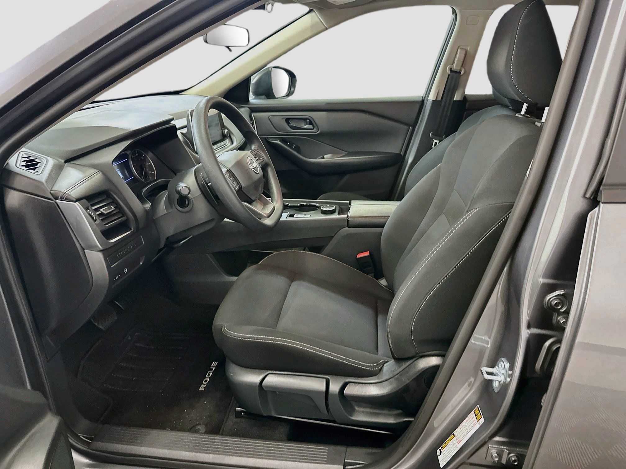 Used 2025 Nissan Rogue S AWD/4WD image 13
