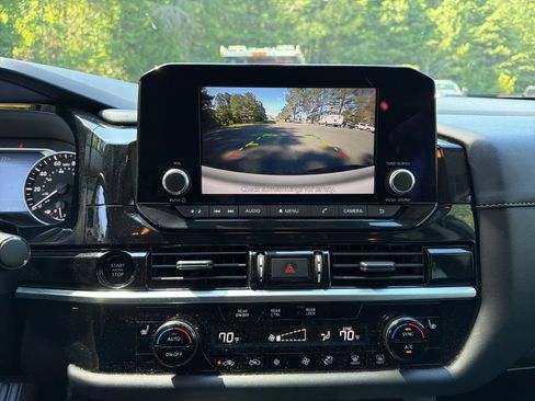 Used 2025 Nissan Pathfinder SV FWD image 13