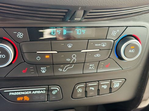 Used 2018 Ford Escape Titanium w/ Ford Safe & Smart Package FWD image 16