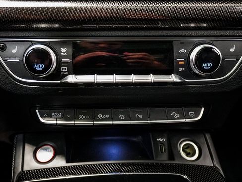 Used 2022 Audi SQ5 Prestige w/ Prestige Package image 43