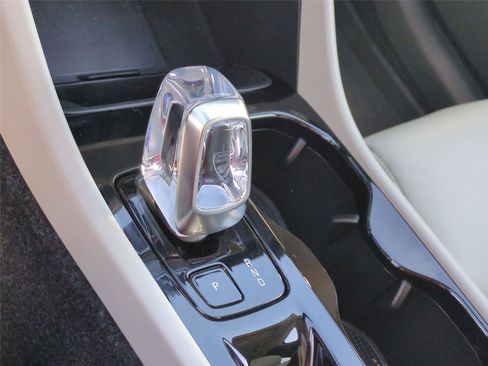 Used 2025 Volvo XC40 B5 Plus w/ Protection Package Premier image 13