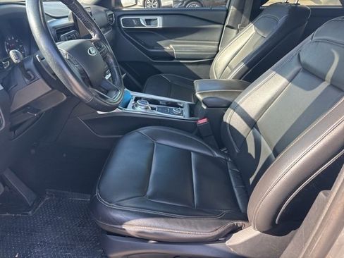 Used 2020 Ford Explorer XLT w/ Equipment Group 202A image 9