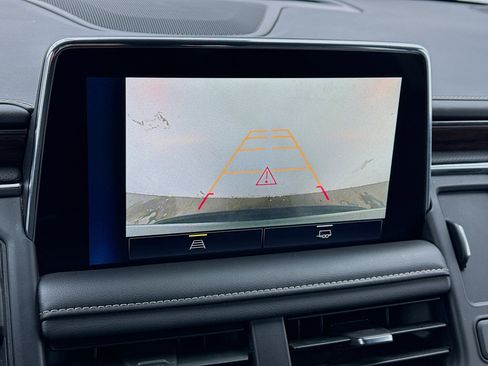 Used 2023 Chevrolet Suburban Premier image 10