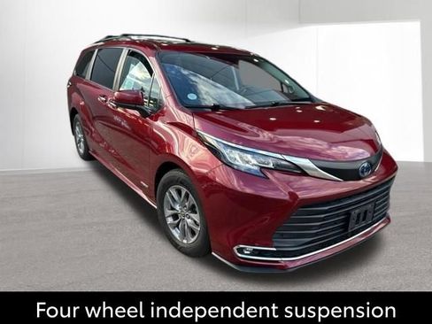 Used 2021 Toyota Sienna XLE w/ XLE Plus Package FWD image 7