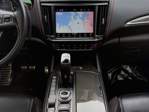 Used 2022 Maserati Levante Trofeo image 39
