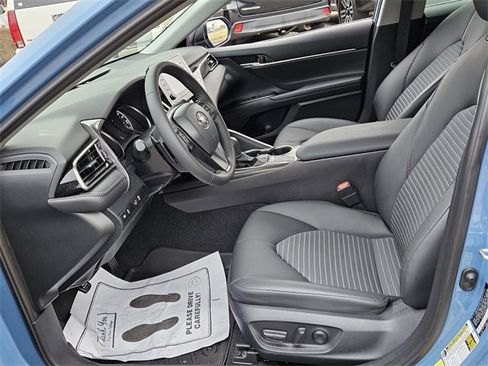 Used 2024 Toyota Camry SE image 5