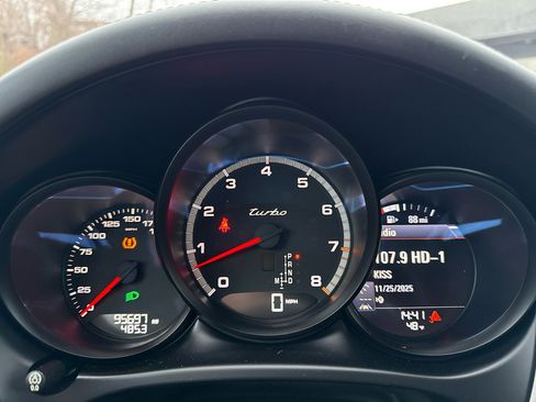 Used 2015 Porsche Macan Turbo image 34