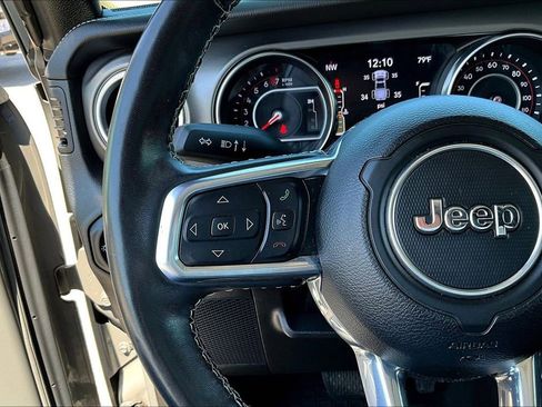 Used 2022 Jeep Gladiator Rubicon w/ LED Lighting Group AWD/4WD image 14