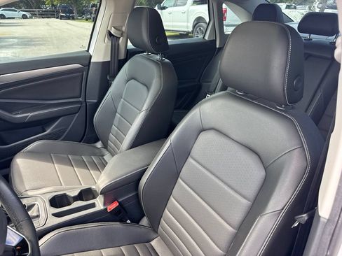 Used 2024 Volkswagen Jetta SE FWD image 10