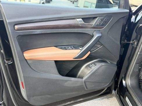 Used 2022 Audi Q5 e Premium Plus w/ Premium Plus Package image 22