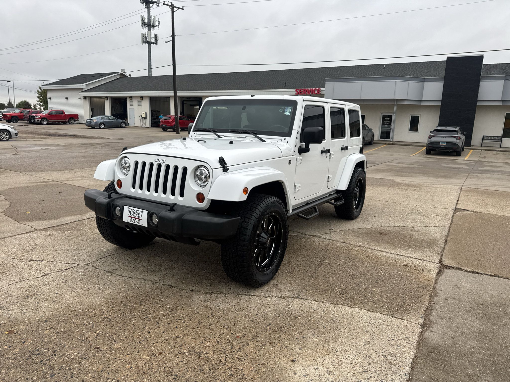 Used 2012 Jeep Wrangler Unlimited Sahara w/ Connectivity Group AWD/4WD image 2