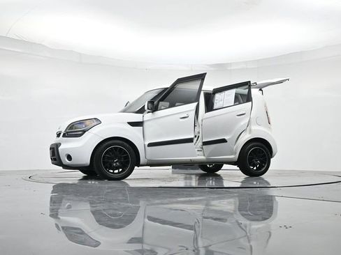 Used 2010 Kia Soul + image 49