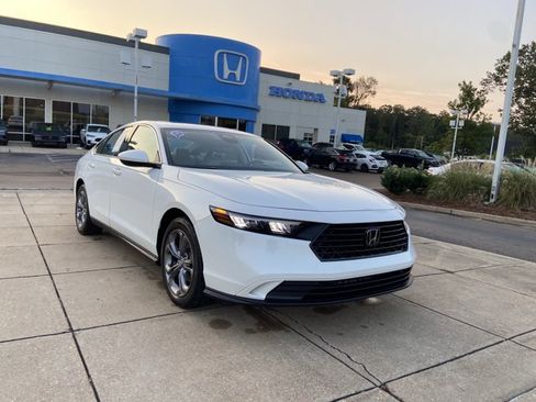 Used 2024 Honda Accord EX image 2