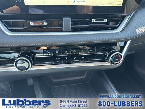 Used 2025 Chevrolet Equinox LT FWD image 18