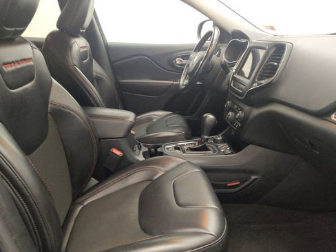 Used 2020 Jeep Cherokee Trailhawk w/ Cold Weather Group AWD/4WD image 21