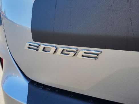 Used 2020 Ford Edge SEL w/ Convenience Package FWD image 8