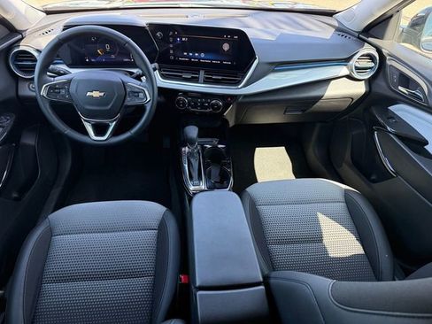 Used 2025 Chevrolet Trax LT w/ Driver Confidence Package FWD image 8