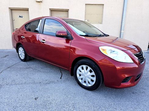 Used 2013 Nissan Versa SV image 18