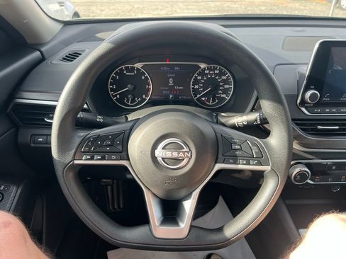 Used 2024 Nissan Altima 2.5 SV image 22