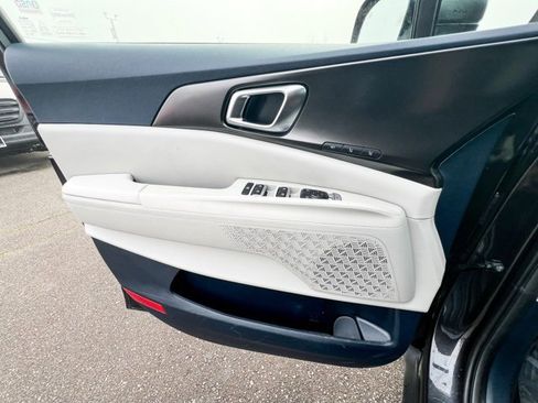 Used 2025 Kia Carnival SX image 15