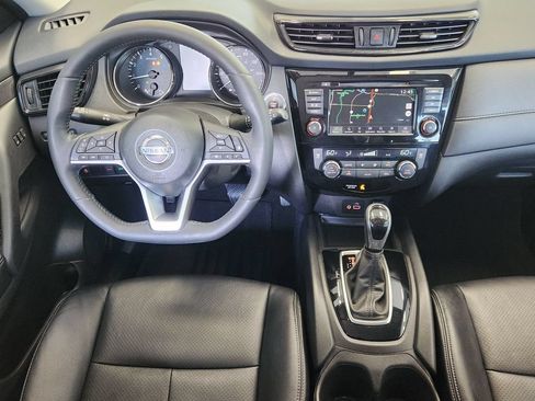 Used 2018 Nissan Rogue SV w/ Premium Package FWD image 27