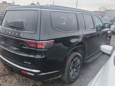 Used 2024 Jeep Wagoneer Series II w/ Flexible Seating Group image 4