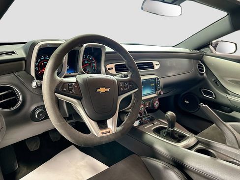 Used 2015 Chevrolet Camaro SS w/ SS Performance Package RWD image 10