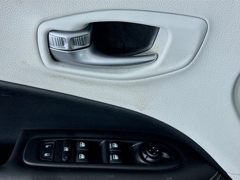 Used 2017 Jeep Compass Latitude w/ Popular Equipment Group image 23