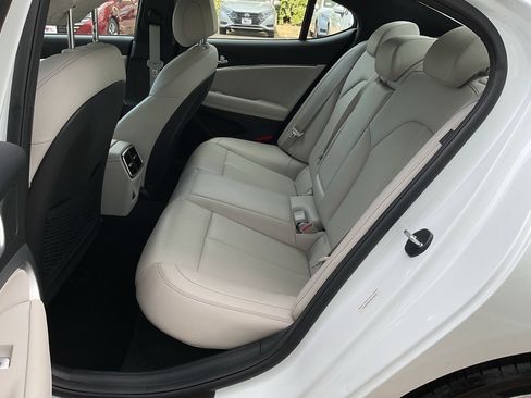 Used 2025 Genesis G70 2.5T image 15