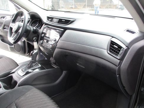 Used 2017 Nissan Rogue S image 21