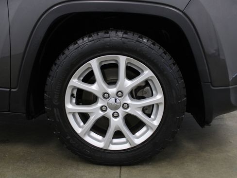 Used 2015 Jeep Cherokee Latitude image 4