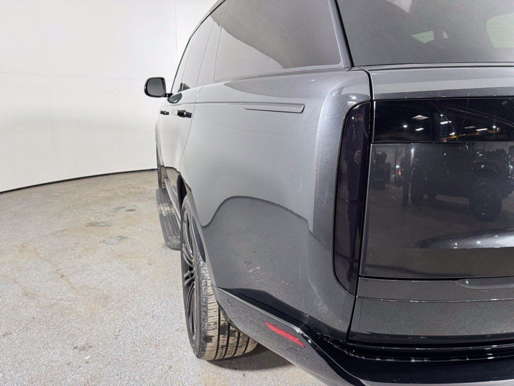 Used 2024 Land Rover Range Rover Autobiography AWD/4WD image 8