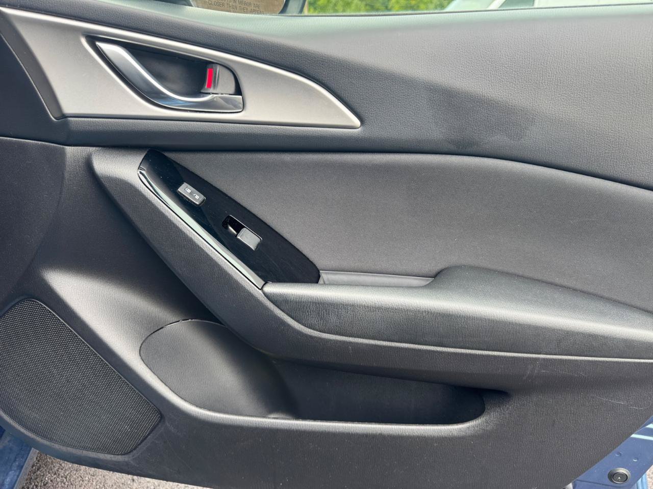 Used 2018 MAZDA MAZDA3 Sport w/ Preferred Equipment Package FWD image 23